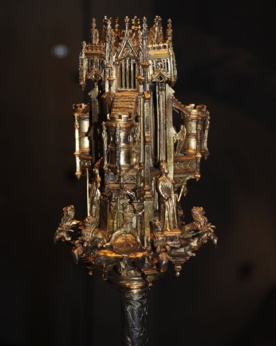 St-Salvators-College-Mace.jpg