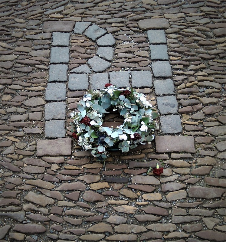 Wreath-on-PH_March-2016.jpg