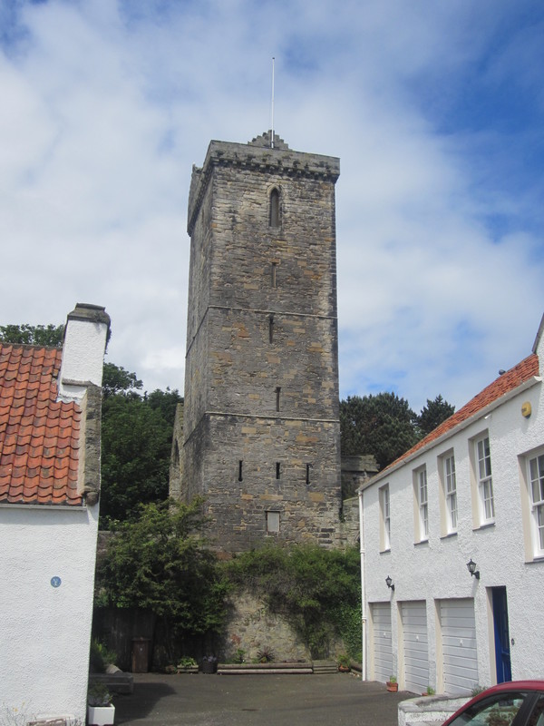 St_Serf_s_Church__Dysart.jpg